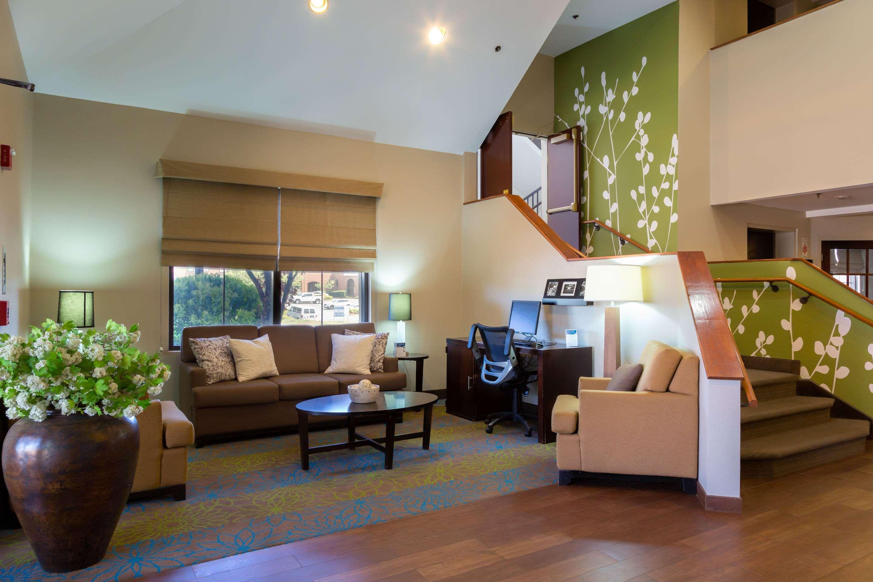 Sleep Near Quantico Main Gate Hotel 2*